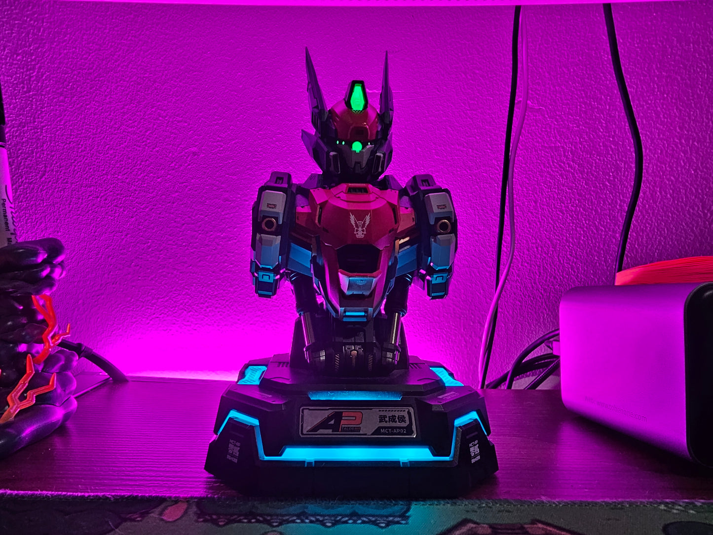 65W GaN Fast Charging Gundam-Style Bust – Wu Chenghou Knight in the Lake Charging Station