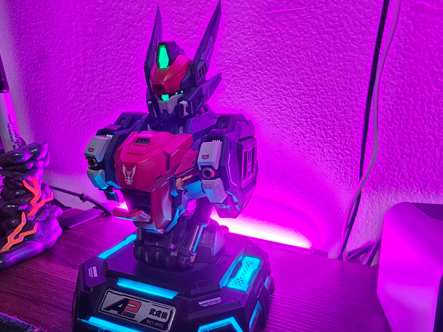 65W GaN Fast Charging Gundam-Style Bust – Wu Chenghou Knight in the Lake Charging Station